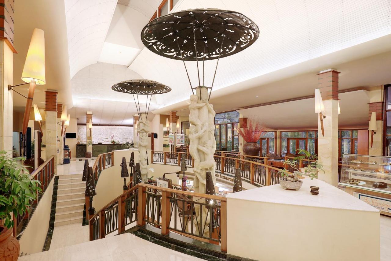 Grand Tropic Suites Hotel Surabaya Exterior photo